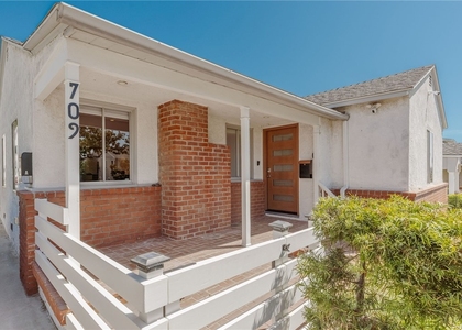 709 Avenue D - Photo 1