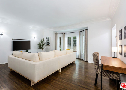 8022 Hollywood Boulevard - Photo 1
