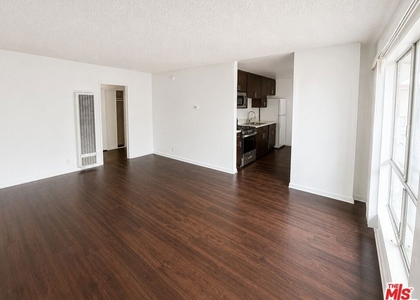 1208 W Adams Boulevard - Photo 1
