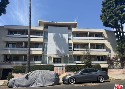 425 S Kenmore Avenue - Photo 1