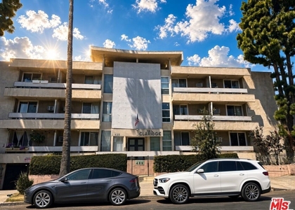 425 S Kenmore Avenue - Photo 1