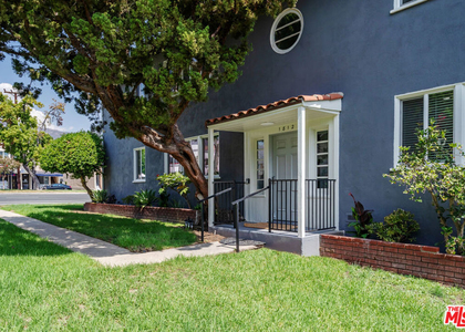 1812 W Glenoaks Boulevard - Photo 1