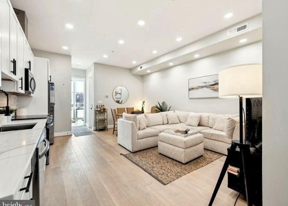 2213 M Street Ne - Photo 1