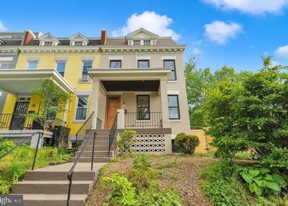 734 Taylor Street Nw - Photo 1