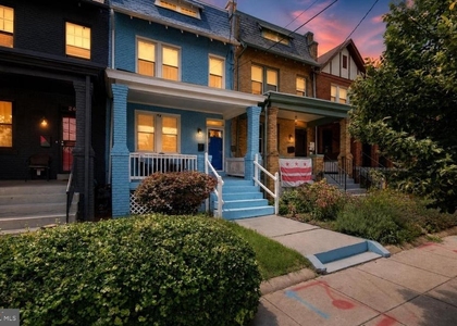 2630 10th Street Ne - Photo 1