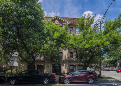 1414 W Pratt Boulevard - Photo 1