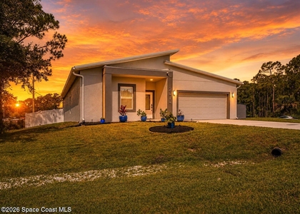 3010 Eldron Boulevard Se - Photo 1