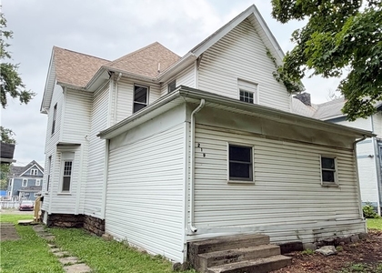 219 E Wallace Ave - Photo 1