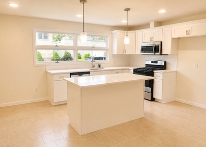 105 Chandler Ave - Photo 1