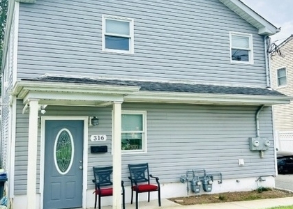 316 Evergreen Ave - Photo 1