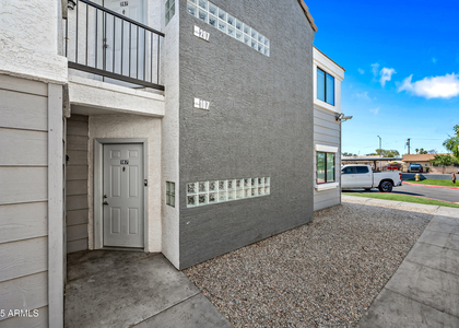 3065 N 67th Avenue - Photo 1