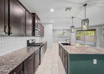 1041 W Glen Canyon Drive - Photo 1
