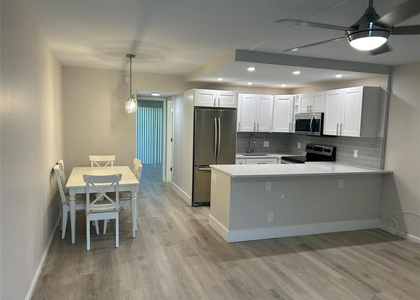 423 Markham T - Photo 1
