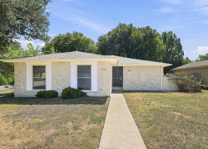 2718 Oakmont Drive - Photo 1