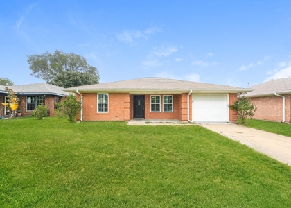 609 E Buffalo Street - Photo 1