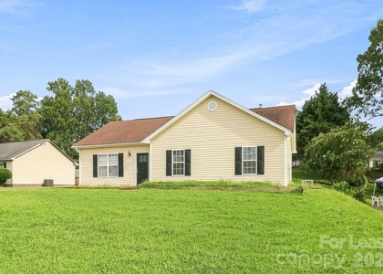 1109 Crescent Way - Photo 1