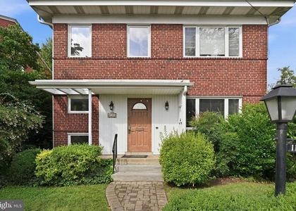 1104 S Cleveland Street - Photo 1