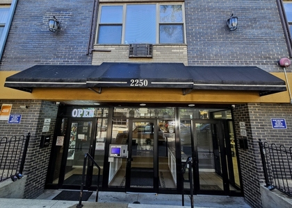 2250 N Lincoln Avenue - Photo 1