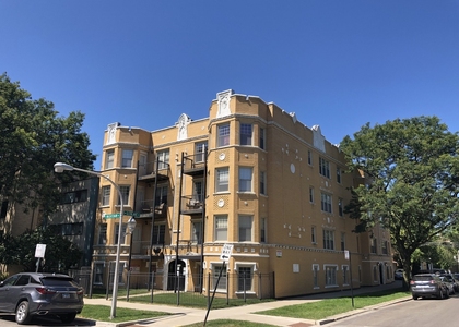 2707 W Glenlake Avenue - Photo 1