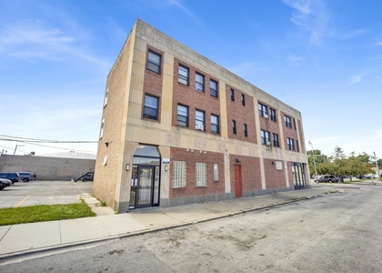 414 W Walnut Street - Photo 1