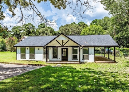 161 Lakeway Circle - Photo 1