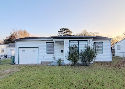 1717 Hawthorne Street - Photo 1