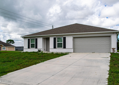 593 Haleybury Street Sw - Photo 1