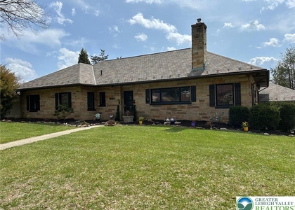 2850 W Livingston Street - Photo 1