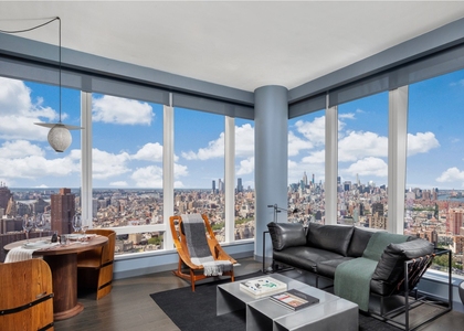 1 Manhattan Square - Photo 1