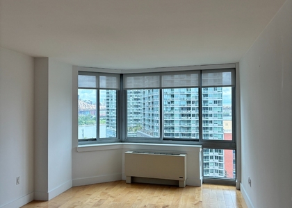 47-05 CENTER BLVD -LIC - Photo 1
