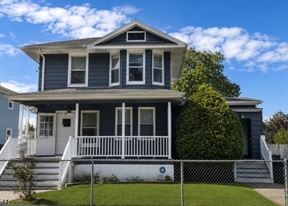 206 Bathgate Ave - Photo 1