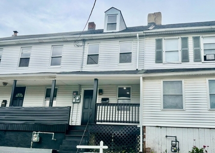 253 Washington St - Photo 1