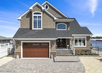 1 Pershing Boulevard - Photo 1