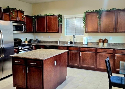 121 W Hackberry Drive - Photo 1