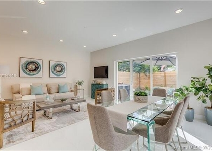 686 Ne 43rd Street - Photo 1