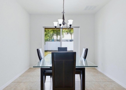113 Se 3rd Avenue - Photo 1