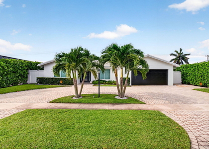 998 Sw 7th Street - Photo 1