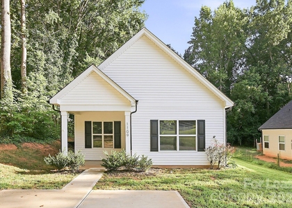 1109 Goldsboro Avenue - Photo 1