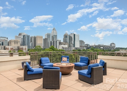 718 W Trade Street - Photo 1