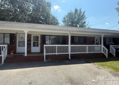 155 W College Street - Photo 1