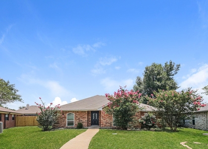 401 Kathy Lane - Photo 1