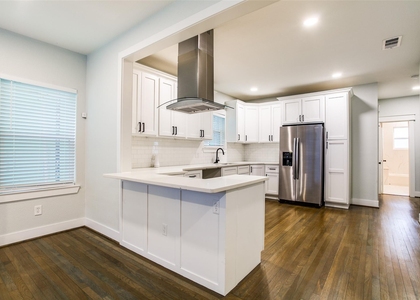 619 Pembroke Avenue - Photo 1