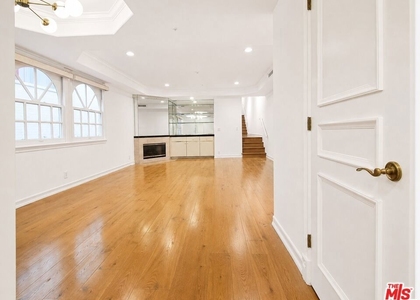 342 Palm Drive - Photo 1