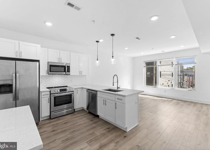2429 W Thompson Street - Photo 1