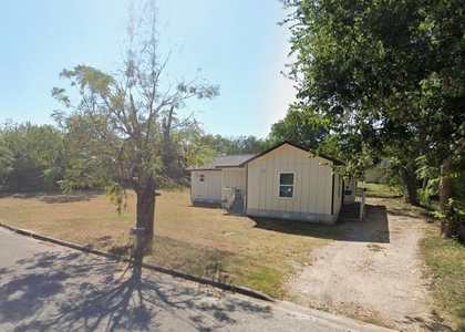 904 Austin St E - Photo 1