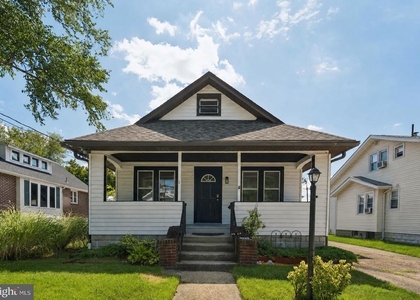 102 E Park Avenue - Photo 1