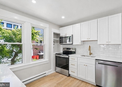 102 E Park Avenue - Photo 1