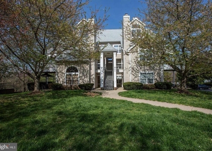 921 Hillside Lake Terrace - Photo 1