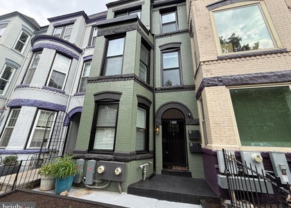 821 4th Street Ne - Photo 1