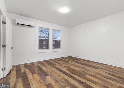 1512 Isherwood Street Ne - Photo 1